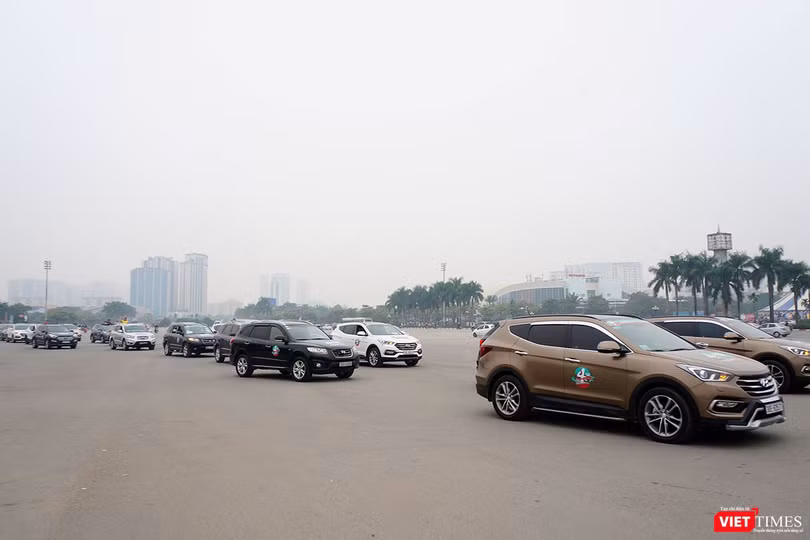 Dàn xe Hyundai SantaFe hùng hậu chào đón sinh nhật CLB tròn 4 tuổi ảnh 2