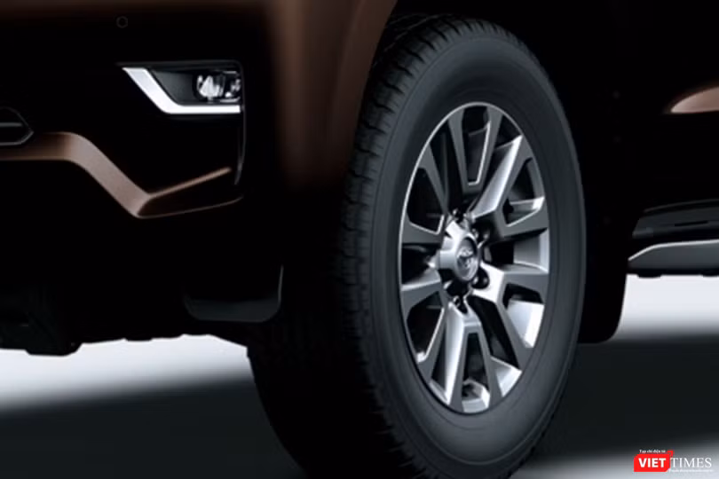 Đấu với Ford Explorer, Toyota LandCruiser Prado 2017 chốt giá 2,262 tỷ đồng ảnh 6