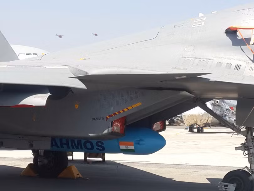 Tên lửa Brahmos lắp trên máy bay Su-30 của Không quân Ấn Độ