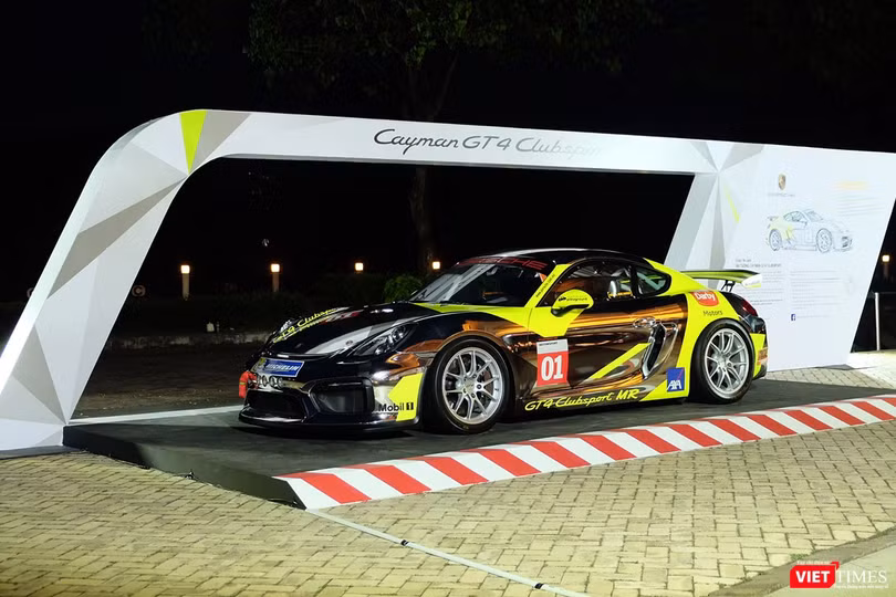 "Mòn mắt" với Porsche Cayman GT4 Clubsport bất ngờ xuất hiện tại Việt Nam ảnh 14
