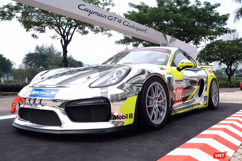 "Mòn mắt" với Porsche Cayman GT4 Clubsport bất ngờ xuất hiện tại Việt Nam ảnh 1