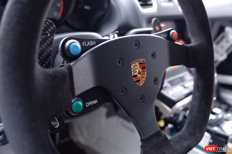 "Mòn mắt" với Porsche Cayman GT4 Clubsport bất ngờ xuất hiện tại Việt Nam ảnh 12