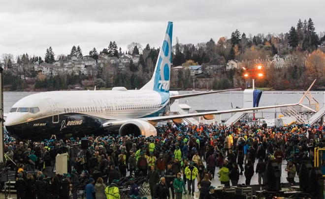 Nhìn chung, Boeing cho hay, thế hệ máy bay mới sẽ có hiệu suất tốt hơn 20% so với dòng 737 hiện tại và rẻ hơn 8% so với đối thủ A320neo. 'Siêu máy bay' Boeing Max 737 có gì đặc biệt?