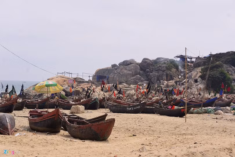 Sau buổi đối thoại sáng 7/3 với ngư dân. Bí thư tỉnh Thanh Hóa - Trịnh Văn Chiến nhận khuyết điểm trước nhân dân và ra lệnh "ai đi biển cứ đi, không có chuyện cấm đoán". Quyết định của ông được ngư dân đồng tình ủng hộ. Sau buổi đối thoại sáng 7/3 với ngư dân. Bí thư tỉnh Thanh Hóa - Trịnh Văn Chiến nhận khuyết điểm trước nhân dân và ra lệnh "ai đi biển cứ đi, không có chuyện cấm đoán". Quyết định của ông được ngư dân đồng tình ủng hộ.