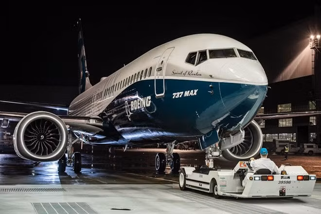 Cuối những năm 1970, Boeing phát triển một phiên bản mới của dòng 737, gọi là “Classic Series”. Phiên bản này lớn hơn phiên bản tiền nhiệm và được trang bị động phản lực CFM56 mới, tiết kiệm nhiên liệu hơn. 'Siêu máy bay' Boeing Max 737 có gì đặc biệt?