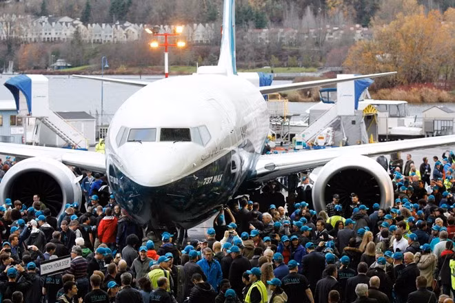 Kể từ khi được giới thiệu, Boeing 737 góp phần phát triển cuộc cách mạng du lịch hàng không tầm ngắn và trung. Sau khi 737 Max ra mắt, phiên bản gốc của dòng máy bay này được gọi là “em bé Boeing”. 'Siêu máy bay' Boeing Max 737 có gì đặc biệt?
