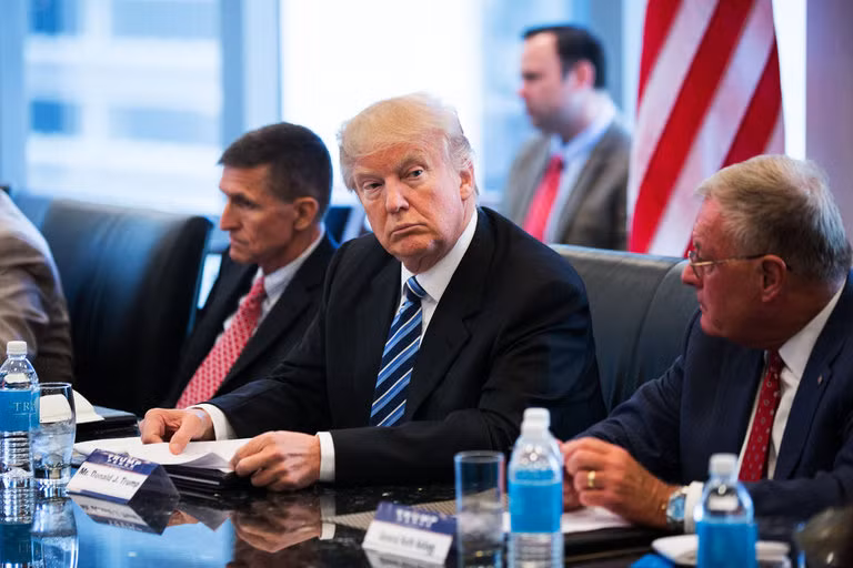  Donald Trump bất ngờ thay đổi ban lãnh đạo chiến dịch tranh cử.