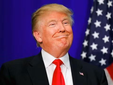 Donald Trump bất ngờ vươn lên nhẹ so với bà Hillary Clinton