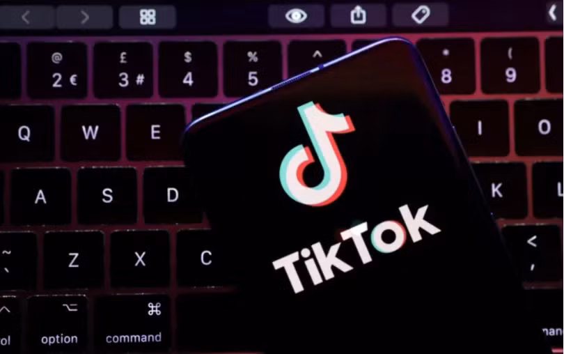 TikTok được cho là ưu ái hơn trong việc kiểm duyệt nội dung đối với các tài khoản có nhiều follow (Ảnh: Engadget)
