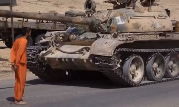 IS dùng xe tăng xử tử lính Syria