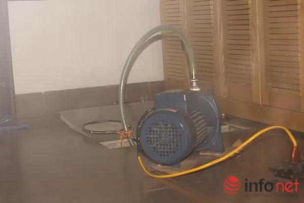 Hàng trăm hộ dân thủ đô "trực chiến" thâu đêm chờ bơm nước ảnh 2
