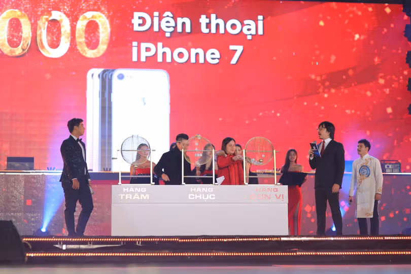 Màn quay số trúng thưởng minh bạch, công khai trước mắt khán giả
