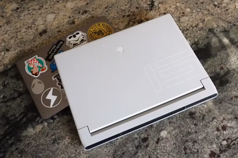 Có nên chuyển từ MacBook sang laptop Windows? (Ảnh: PC World)