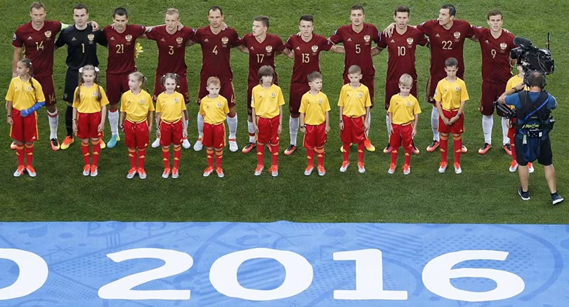 UEFA cấm đội tuyển quốc gia Nga tưởng nhớ các em bé tử nạn ở Karelia.