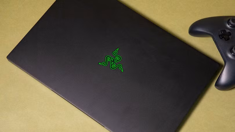 Máy có thiết kế khá giống với phiên bản tiền nhiệm (Ảnh: Tech Radar) Máy có thiết kế khá giống với phiên bản tiền nhiệm (Ảnh: Tech Radar)