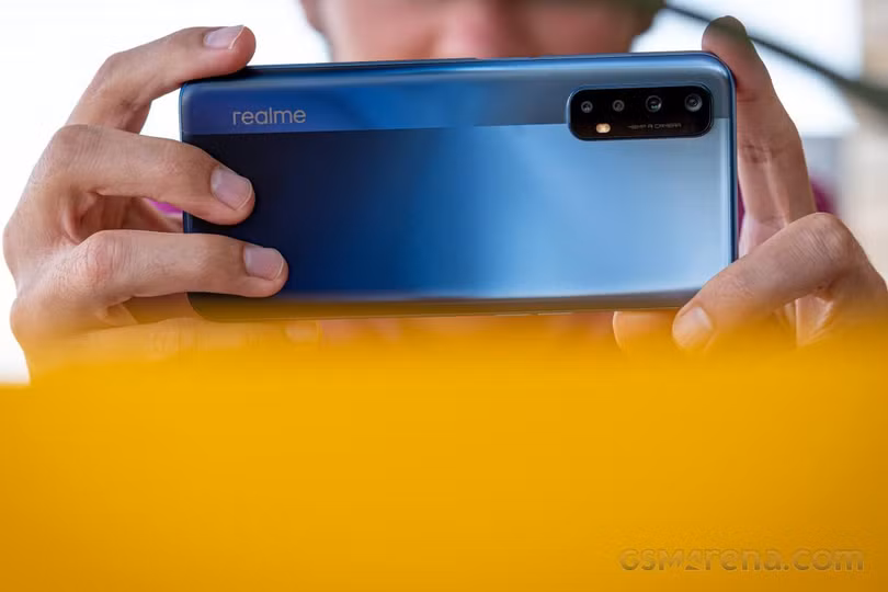 Cụm 4 camera sau của máy được xếp theo chiều dọc (Ảnh: GSM Arena) Cụm 4 camera sau của máy được xếp theo chiều dọc (Ảnh: GSM Arena)
