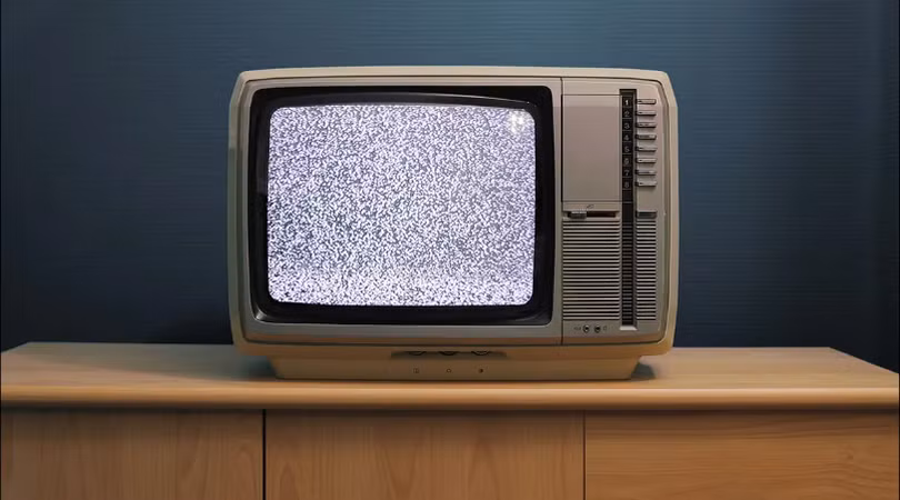 Tại sao TV ngày nay không còn xuất hiện tình trạng nhiễu hạt trắng nữa? (Ảnh: How To Geek)
