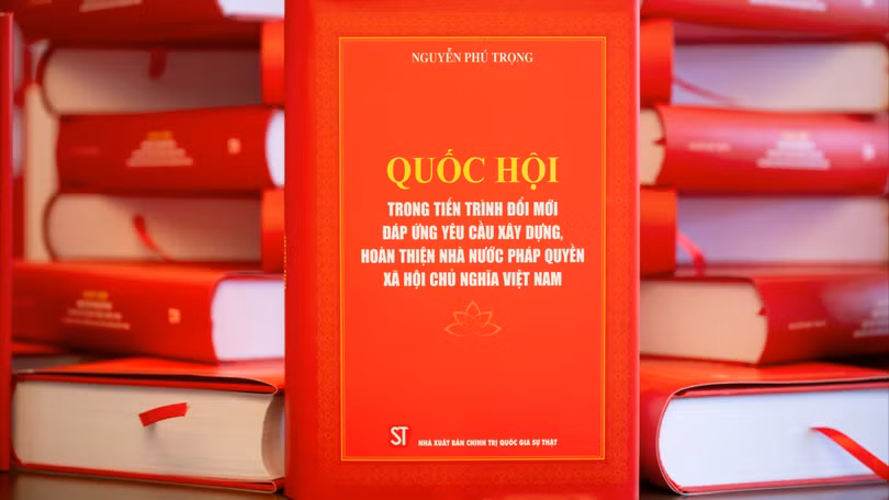 Cuốn sách "Quốc hội trong tiến trình đổi mới đáp ứng yêu cầu xây dựng, hoàn thiện Nhà nước pháp quyền xã hội chủ nghĩa Việt Nam" của Tổng Bí thư Nguyễn Phú Trọng. Ảnh: Quốc hội.