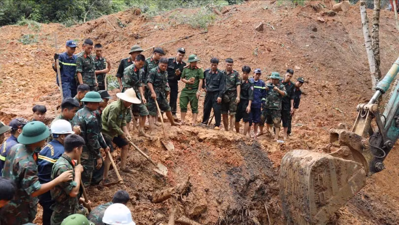 Hiện trường nơi xảy ra vụ sạt lở.