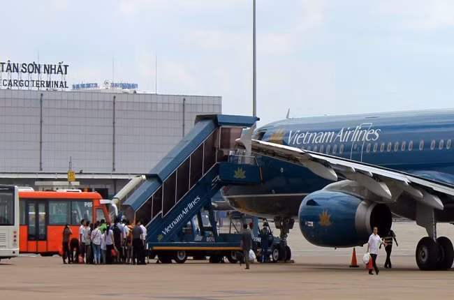 Vietnam Airlines là DNNN đang trong tiến trình cổ phần hóa.