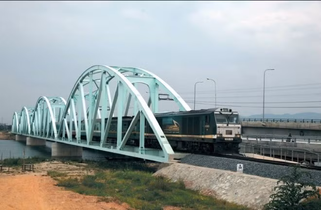 Nâng vận tốc đường sắt bình quân lên 80 - 90 km/giờ