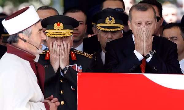 Ông Erdogan trong lễ tang 2 phi công TNK bị Syria bắn rơi hồi tháng 6.2012