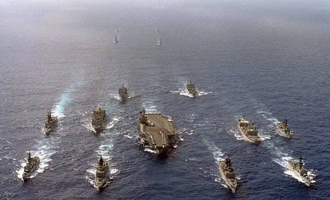 Đội hình tàu sân bayUSS Kitty Hawk của Hoa Kỳ Đội hình tàu sân bayUSS Kitty Hawk của Hoa Kỳ