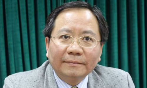 Ông Đỗ Hoàng Anh Tuấn cho rằng ngân sách không còn quá lo việc thất thu trước các cú sốc giá dầu. Ông Đỗ Hoàng Anh Tuấn cho rằng ngân sách không còn quá lo việc thất thu trước các cú sốc giá dầu.