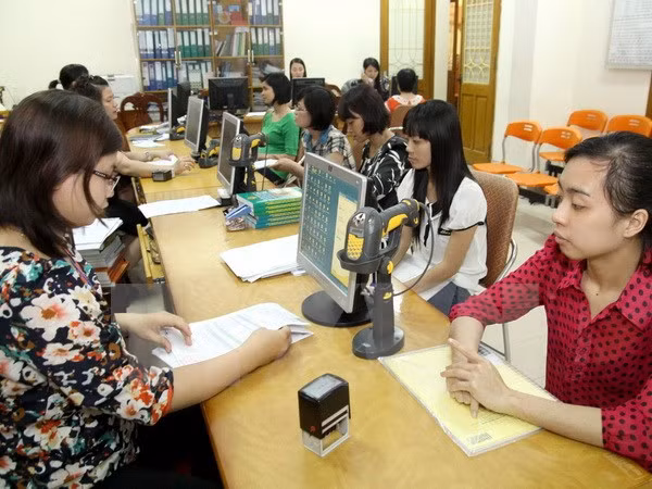 Đừng ép viên chức giả dối