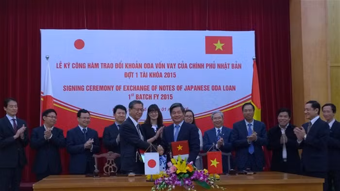Hai bên ký công hàm cho vay chiều 15-1. Ảnh TG