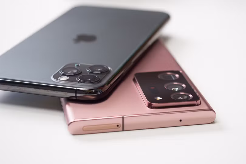 iPhone 12 Pro vs Samsung Galaxy Note 20 Ultra (Ảnh: Phone Arena) iPhone 12 Pro vs Samsung Galaxy Note 20 Ultra (Ảnh: Phone Arena)