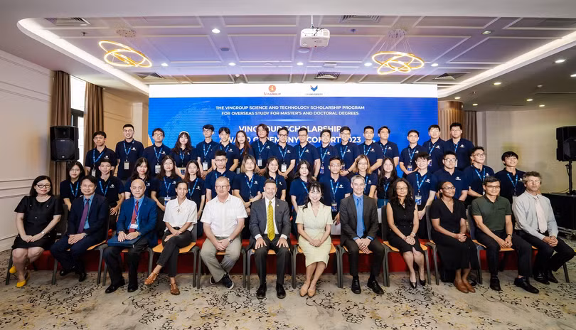Anh 2 _ Các sinh viên, học giả Việt Nam xuất sắc nhận Học bổng KHCN Vingroup 2023.jpg