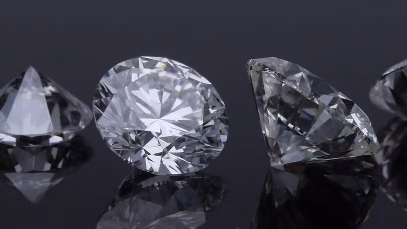 Những viên kim cương lục giác được tạo ra trong môi trường phòng thí nghiệm (Ảnh: Slash Gear)