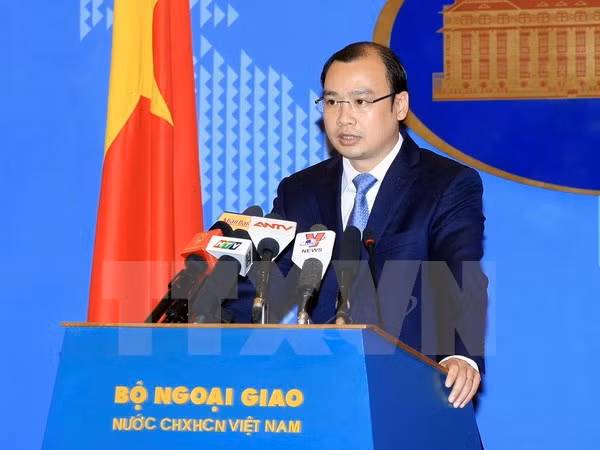 Người phát ngôn Bộ Ngoại giao Lê Hải Bình phát biểu tại buổi họp báo. (Ảnh: Phạm Kiên/TTXVN)