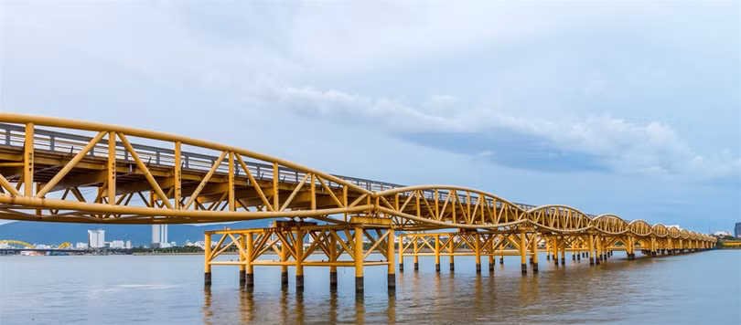 Cầu Nguyễn Văn Trỗi bắc qua sông Hàn