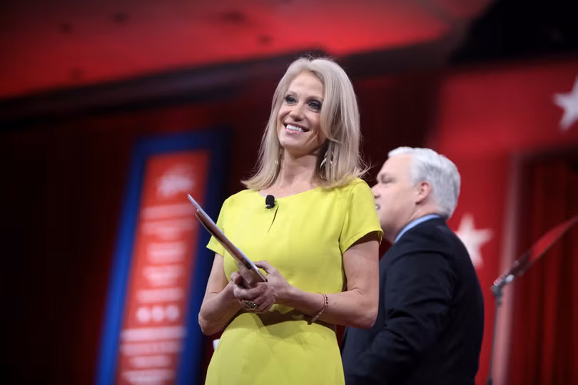 Bà Kellyanne Conway.