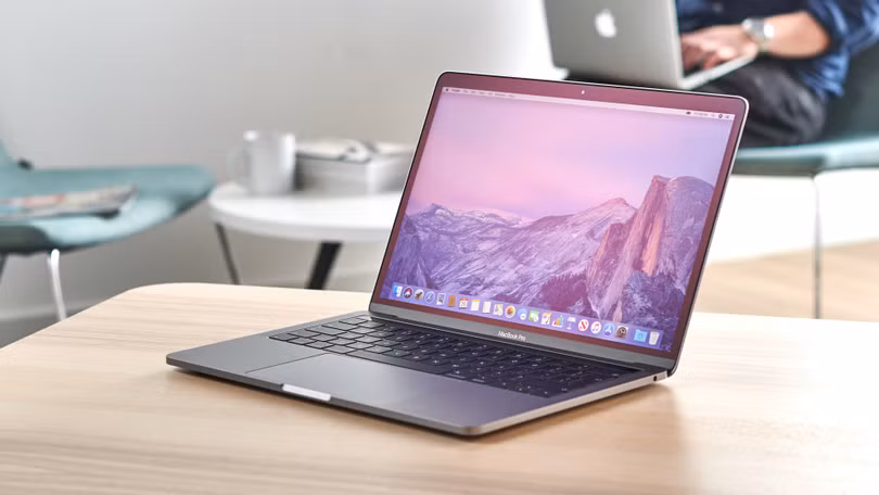 Macbook Pro 13 2020 gần như hoàn hảo (Ảnh: Tech Radar)