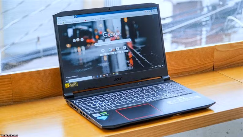 Màn hình của máy chỉ có tần số quét 60 Hz (Ảnh: Laptop Mag)