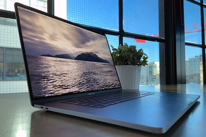 Macbook Pro 16 2019 sở hữu viền màn hình mỏng (Ảnh: Mac World)