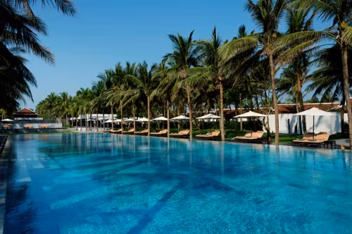 Năm ngoái, Sofitel Legend Metropole Hà Nội là khách sạn được bình chọn với số điểm cao nhất ở Việt nam còn The Nam Hải là khu nghỉ dưỡng được bình chọn cao nhất nước. Năm ngoái, Sofitel Legend Metropole Hà Nội là khách sạn được bình chọn với số điểm cao nhất ở Việt nam còn The Nam Hải là khu nghỉ dưỡng được bình chọn cao nhất nước.