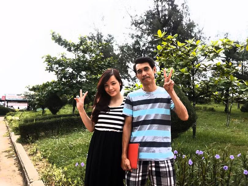 Diễn viên có gương mặt đau khổ lấy vợ hotgirl kém 25 tuổi ảnh 2 Diễn viên có gương mặt đau khổ lấy vợ hotgirl kém 25 tuổi ảnh 2