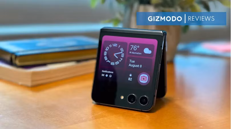 Đánh giá Samsung Galaxy Z Flip 5: Màn hình ngoài tạo nên điểm khác biệt (Ảnh: Gizmodo)