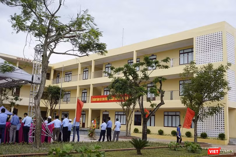 Trường Tiểu học Nam Sơn mới được xây dựng chỉ trong 30 ngày. Trường Tiểu học Nam Sơn mới được xây dựng chỉ trong 30 ngày.