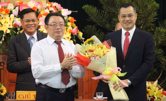 Ông Hoàng Văn Trà và ông Phạm Đại Dương.Ảnh: phuyen.gov.vn