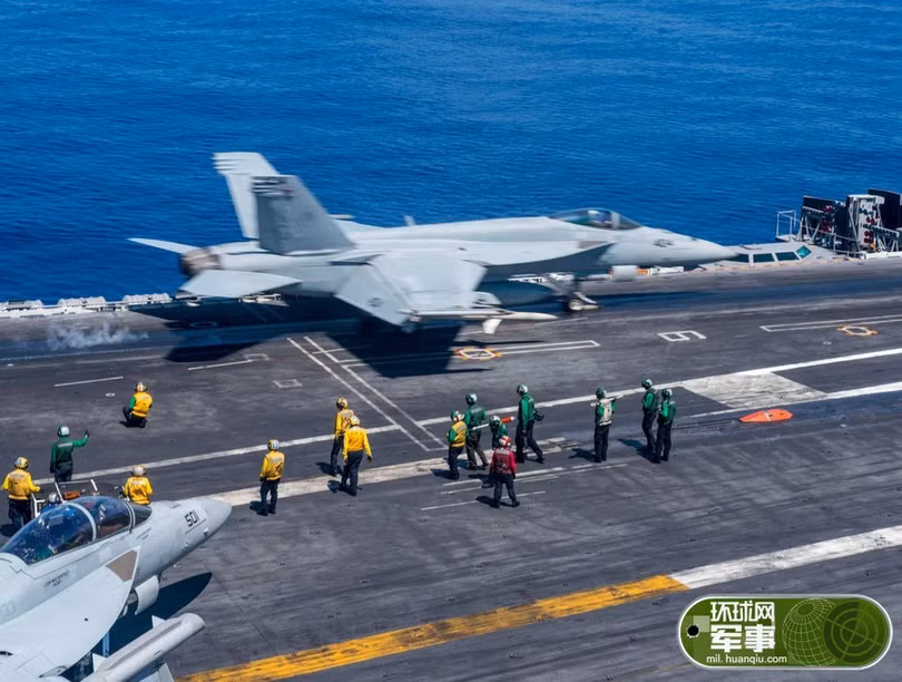 Ngày 19/5/2016, tàu sân bay USS John C. Stennis Hải quân Mỹ tiến hành huấn luyện cất hạ cánh máy bay trên Biển Đông. Nguồn ảnh: Thời báo Hoàn Cầu, Trung Quốc.