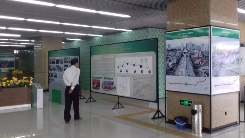 Hình ảnh bản đồ vị trí các ga tàu đang được sử dụng công khai ở 7 vị trí tại ga La Khê - Ảnh: M.S.