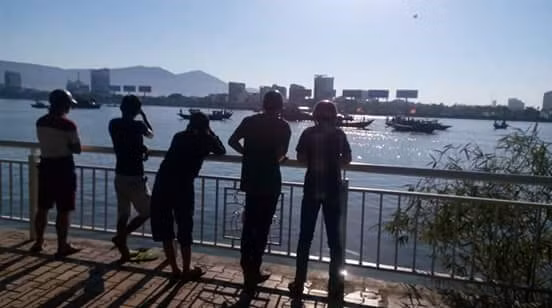 Đã tìm thấy 3 thi thể nạn nhân trong vụ chìm tàu chở 56 người ở Đà Nẵng ảnh 14