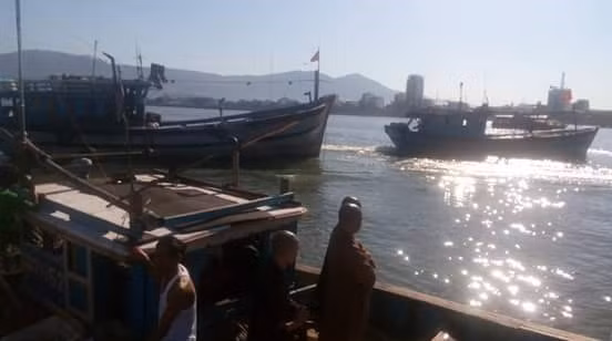 Đã tìm thấy 3 thi thể nạn nhân trong vụ chìm tàu chở 56 người ở Đà Nẵng ảnh 16