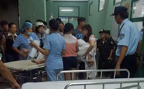 Một em bé được cấp cứu tại Bệnh viện. Ảnh:Tôi yêu Đà Nẵng. Một em bé được cấp cứu tại Bệnh viện. Ảnh:Tôi yêu Đà Nẵng.