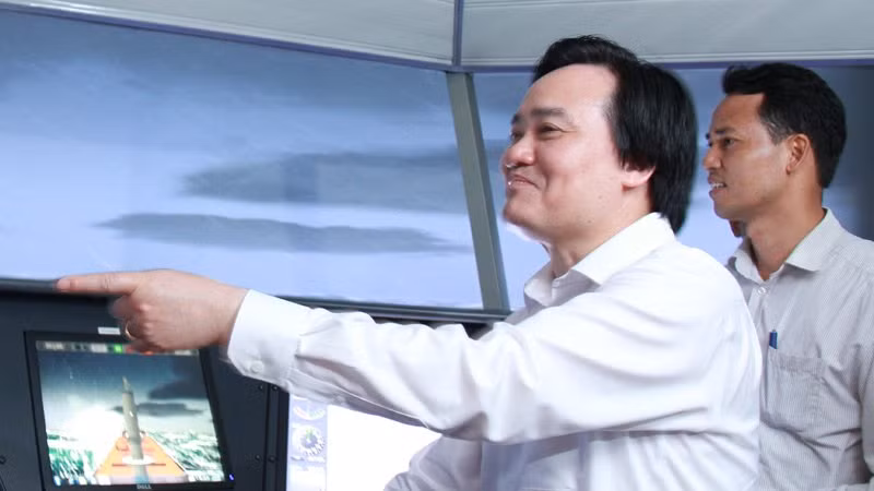 Bộ trưởng GD-ĐT thăm cơ sở đào tạo của Trường ĐH Hàng hải. Ảnh: Hạ Anh